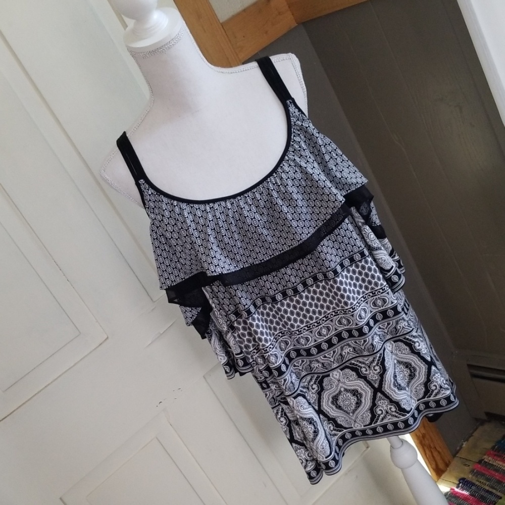 Black and white cold shoulder top!